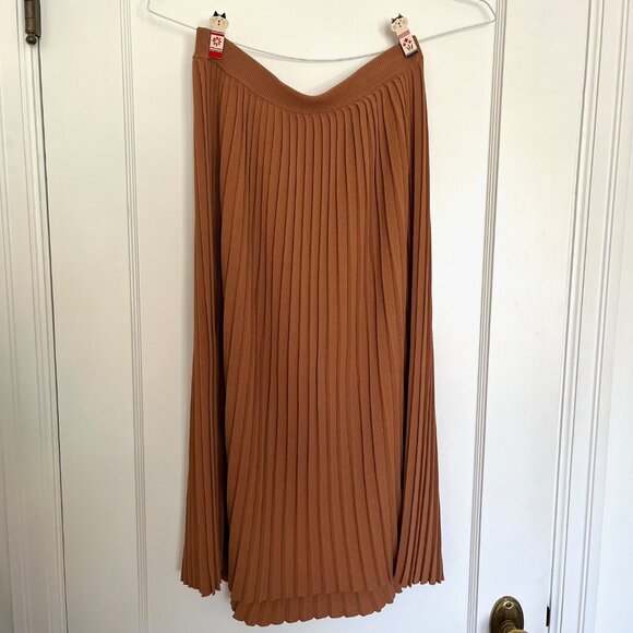 T Tahari Dresses & Skirts - T Tahari Pleated Knit Skirt in Caramel | Size Small